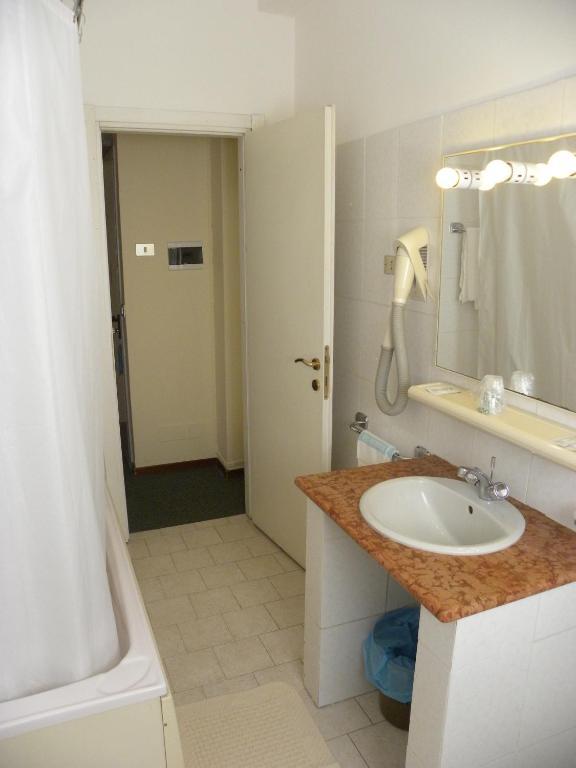 Hotel Rosengarten Павия Стая снимка