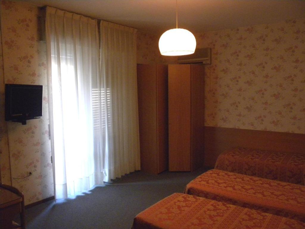 Hotel Rosengarten Павия Стая снимка