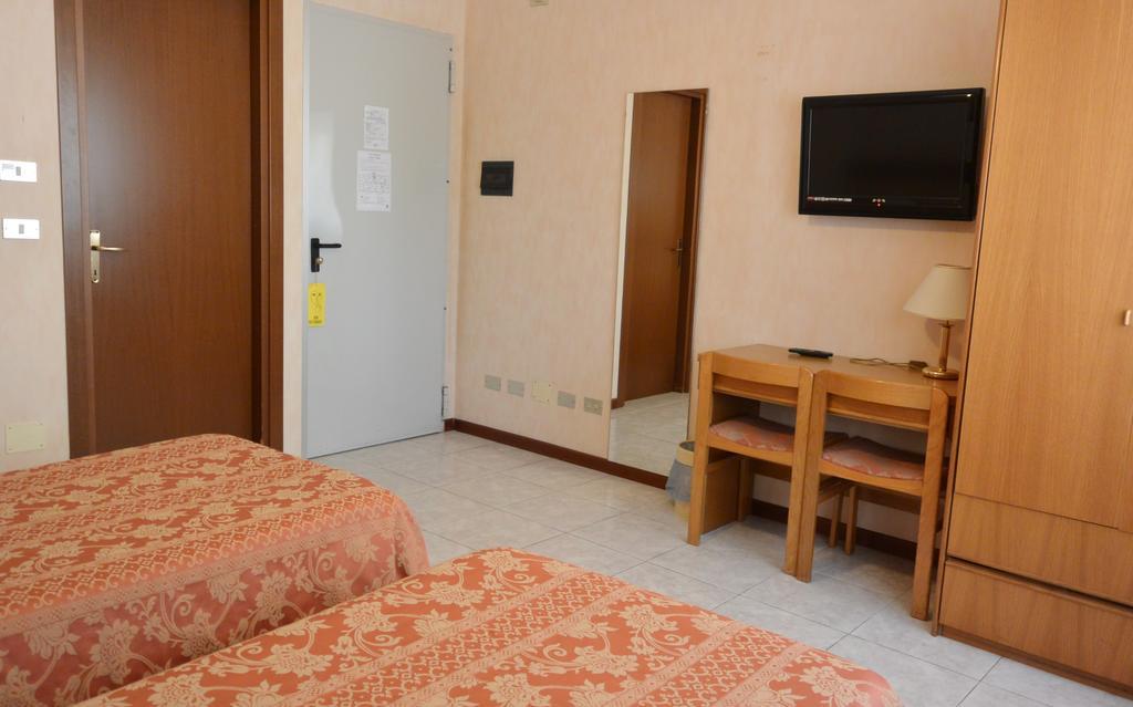 Hotel Rosengarten Павия Стая снимка