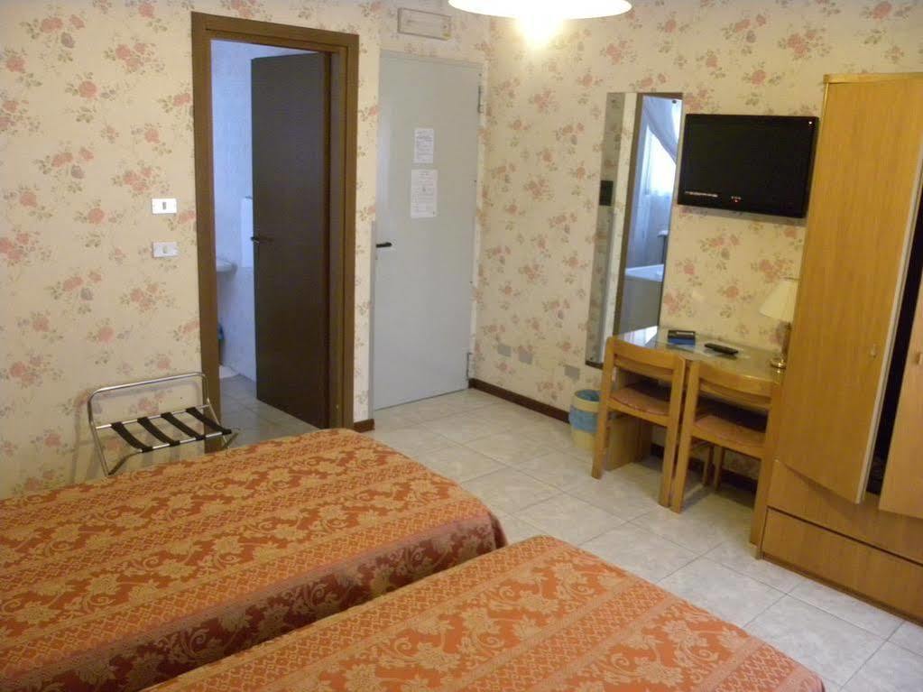 Hotel Rosengarten Павия Екстериор снимка